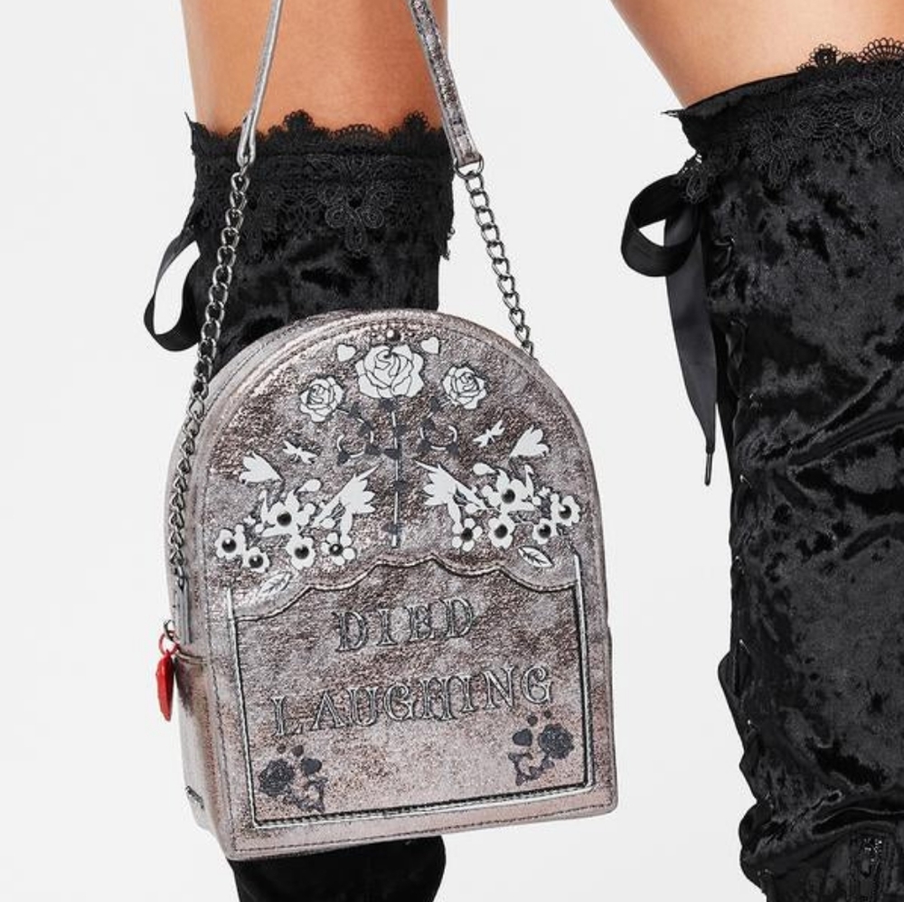 BESTSEY JOHNSON TOMB MUCH FUN DIED LAUGHING TOMBSTONE CHAIN CROSSBODY BAG